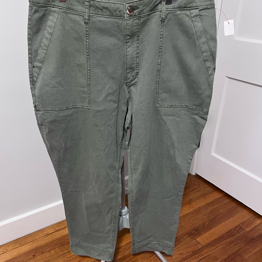 Bundle of two Old Navy Women’s Sage and brown Canvas Pants